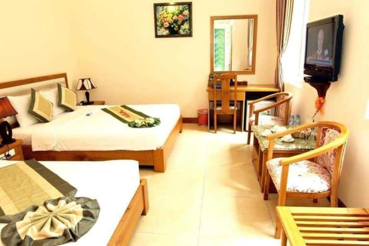 Room 8 of 12