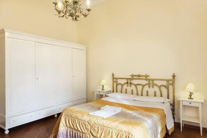 Room 5 of 16