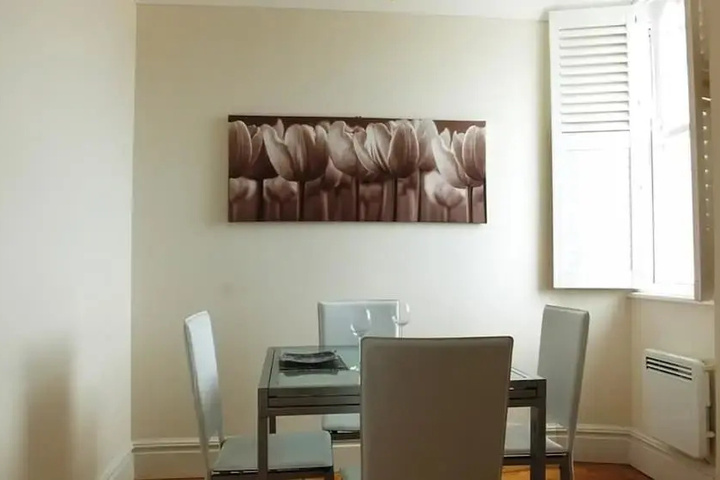 Room 6 of 13