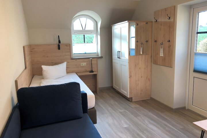 Room 14 of 27