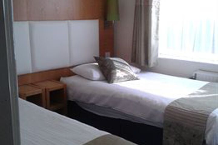 Room 4 of 12