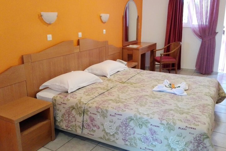 Room 4 of 44