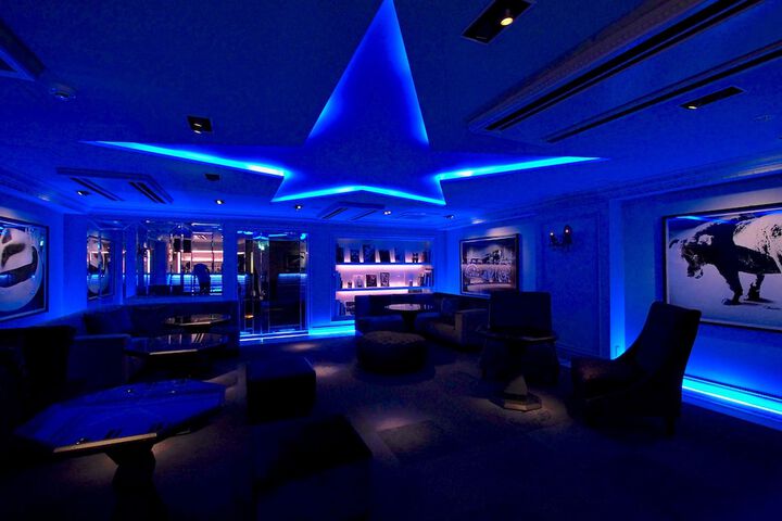 Lounge 18 of 25