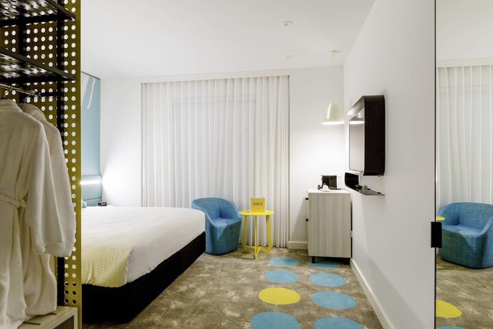 Room 32 of 100