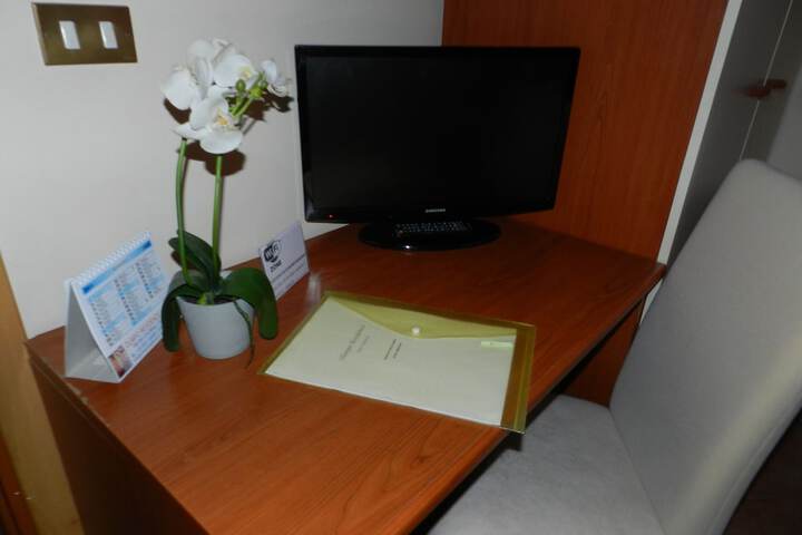 Room 5 of 9