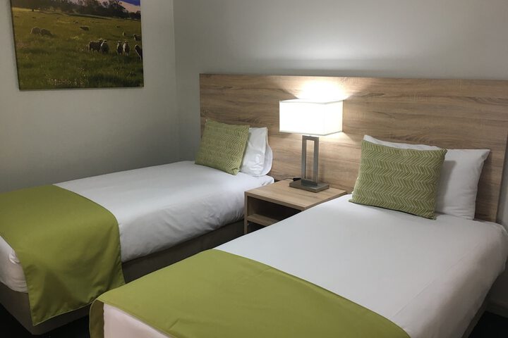 Room 10 of 76