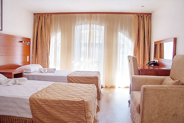 Room 4 of 46