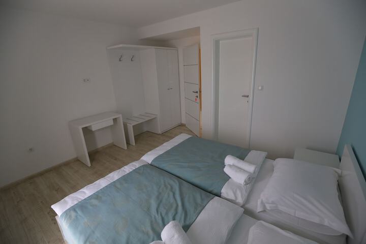 Room 9 of 79