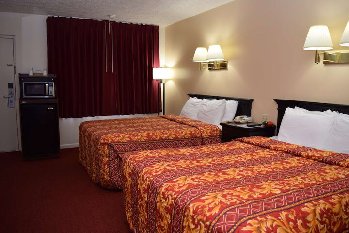 1 Queen Bed (21 of 25)