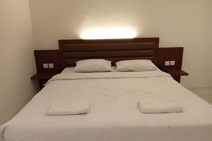 Room 13 of 26