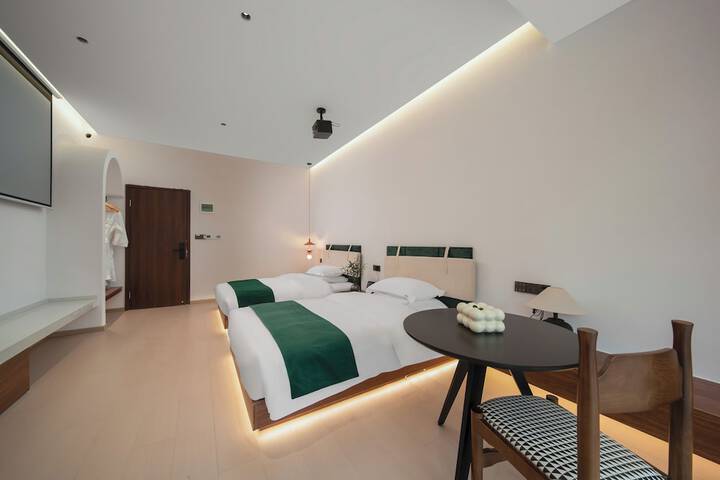 Room 40 of 113