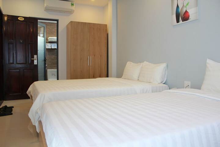 Room 12 of 33