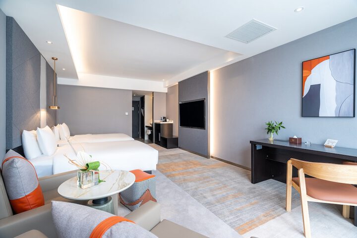 Room 11 of 33