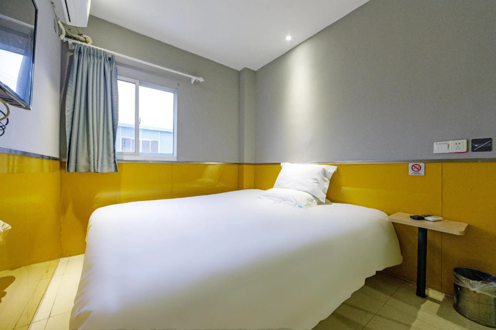 Room 2 of 5