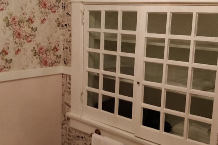 Room 32 of 69