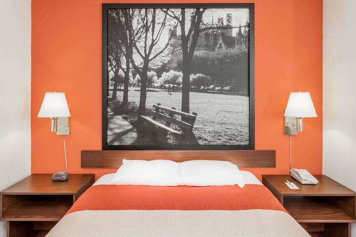 1 Queen Bed (1 of 13)