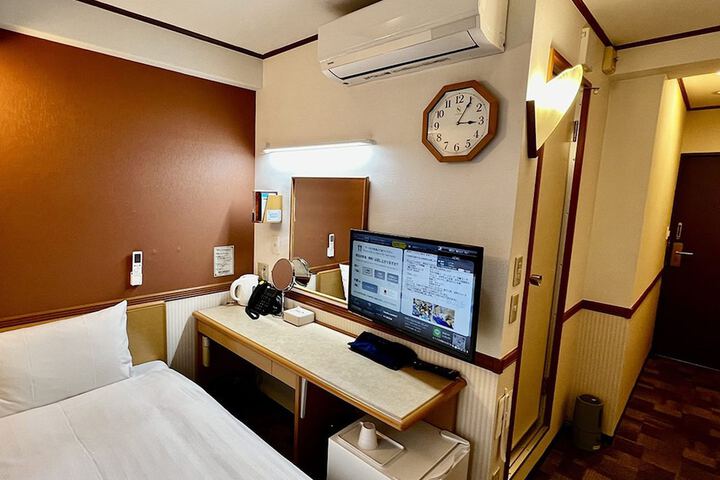 Room 4 of 41