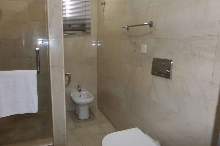 Room 5 of 24