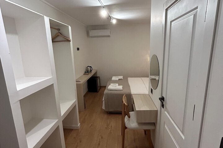 Room 17 of 42