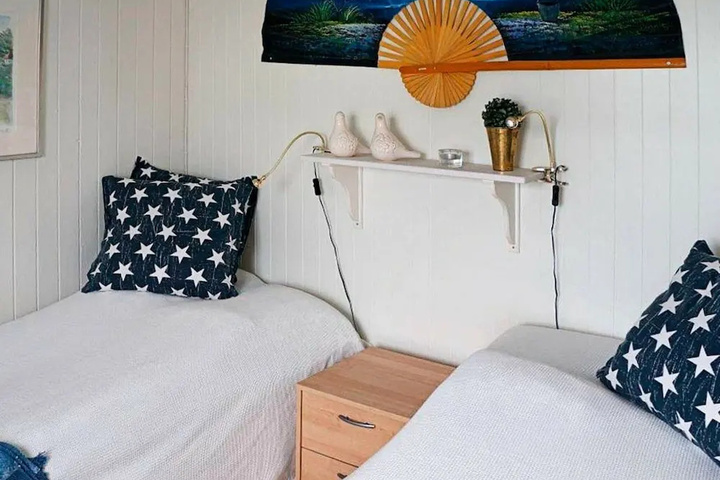 Room 4 of 15