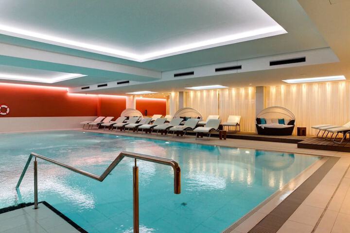 Pool Hotel