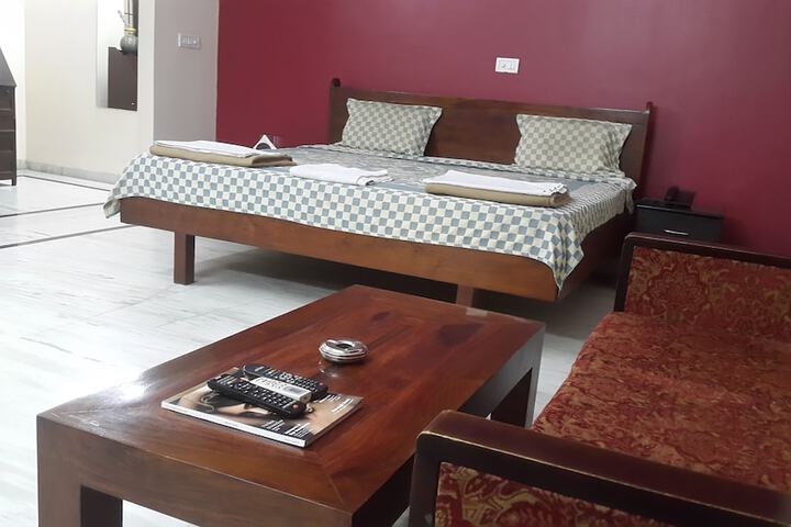 Room 6 of 26