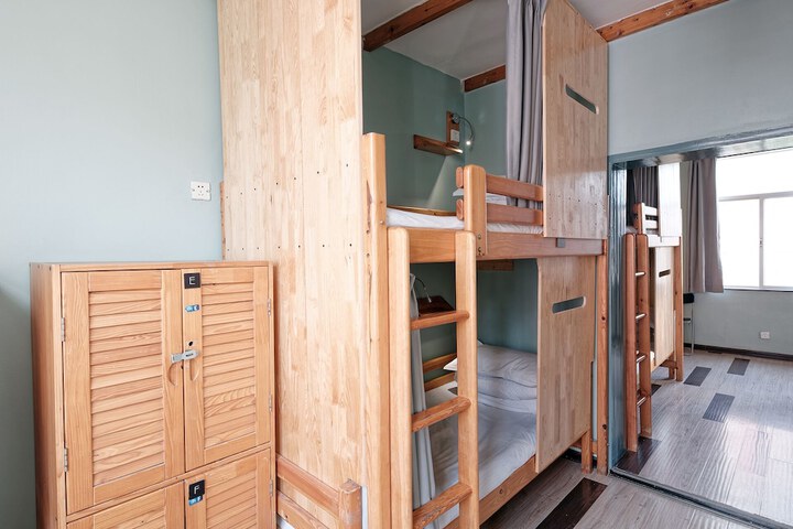 Room 6 of 47