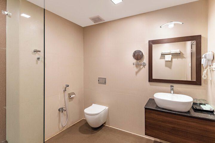 Room 11 of 28