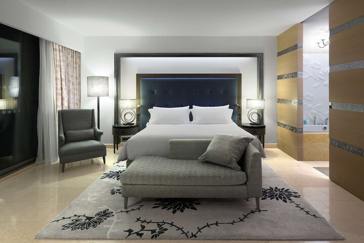 Room 41 of 192
