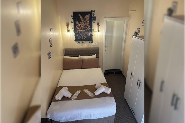 Room 12 of 43