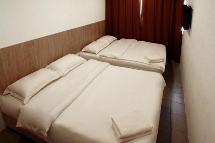 Room 12 of 27