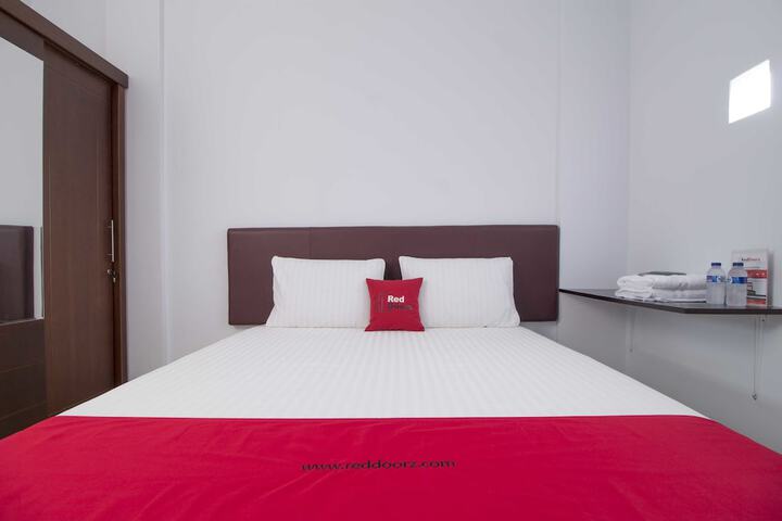 Room 4 of 12