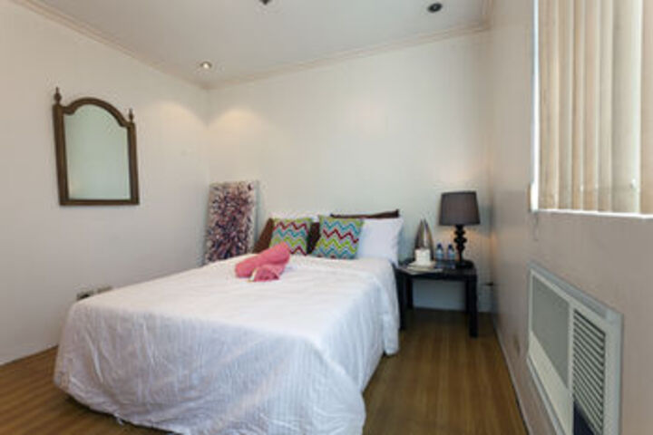 Room 7 of 25