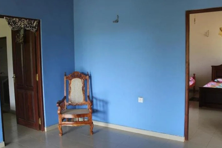 Room 4 of 12