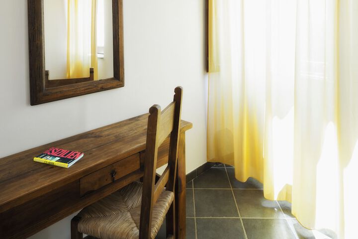 Room 6 of 34