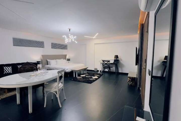 Room 9 of 49
