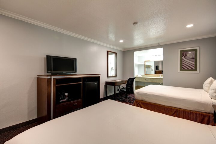 Room 12 of 37