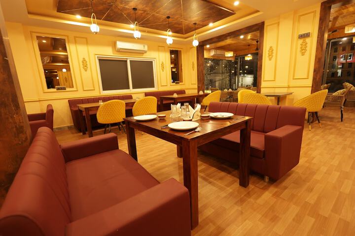 Dining 19 of 23