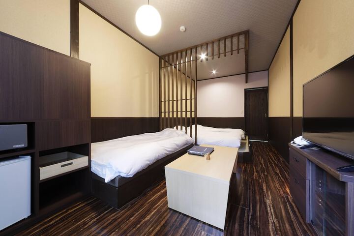 Room 16 of 43