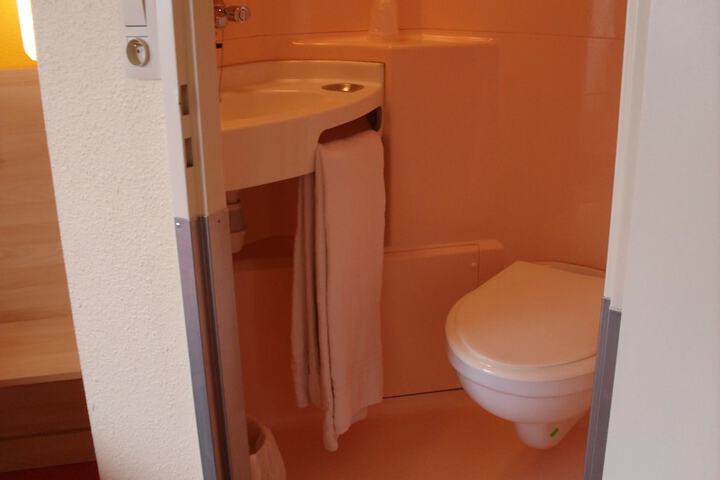 Room 14 of 33