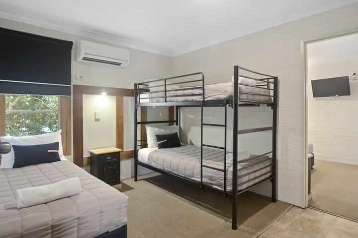 Room 16 of 60