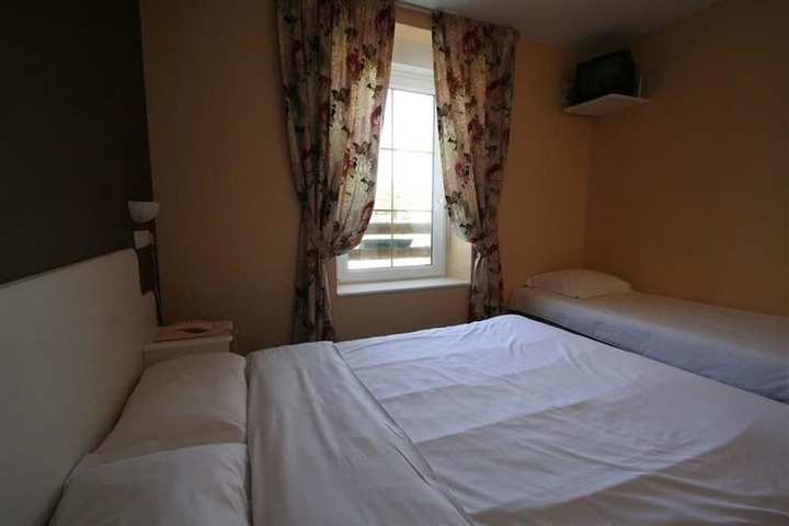 Room 10 of 44