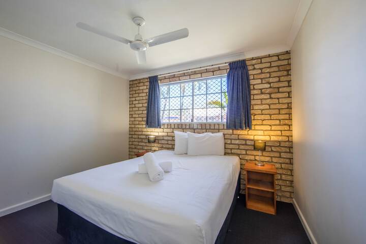 Room 11 of 32
