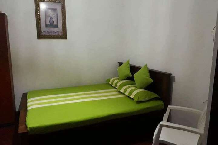 Room 8 of 25