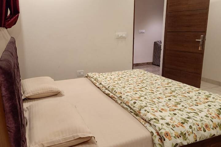 Room 5 of 20