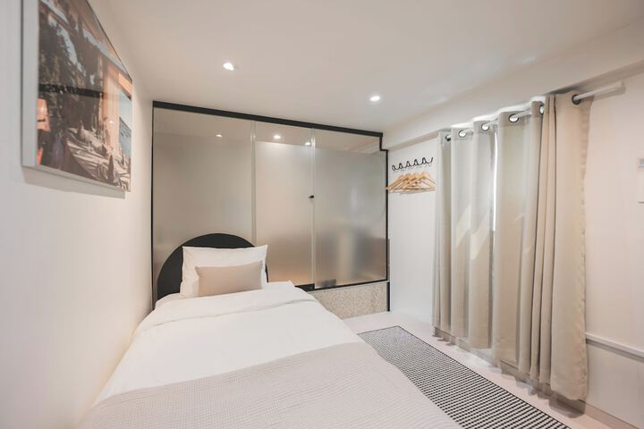 Room 21 of 117