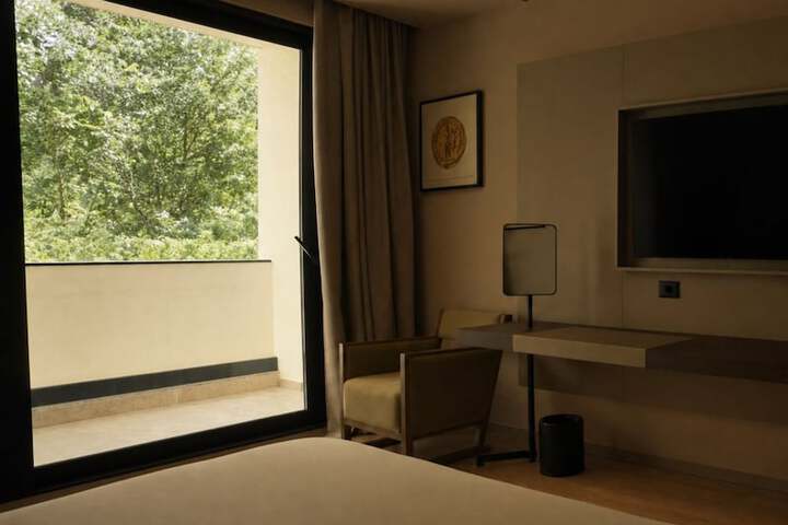 Room 32 of 58