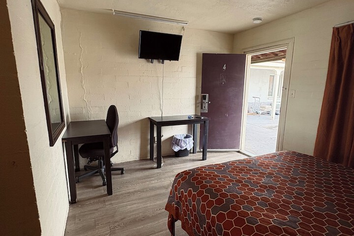 Room 6 of 21