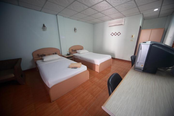 Room 6 of 7