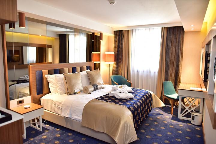 Room 8 of 89